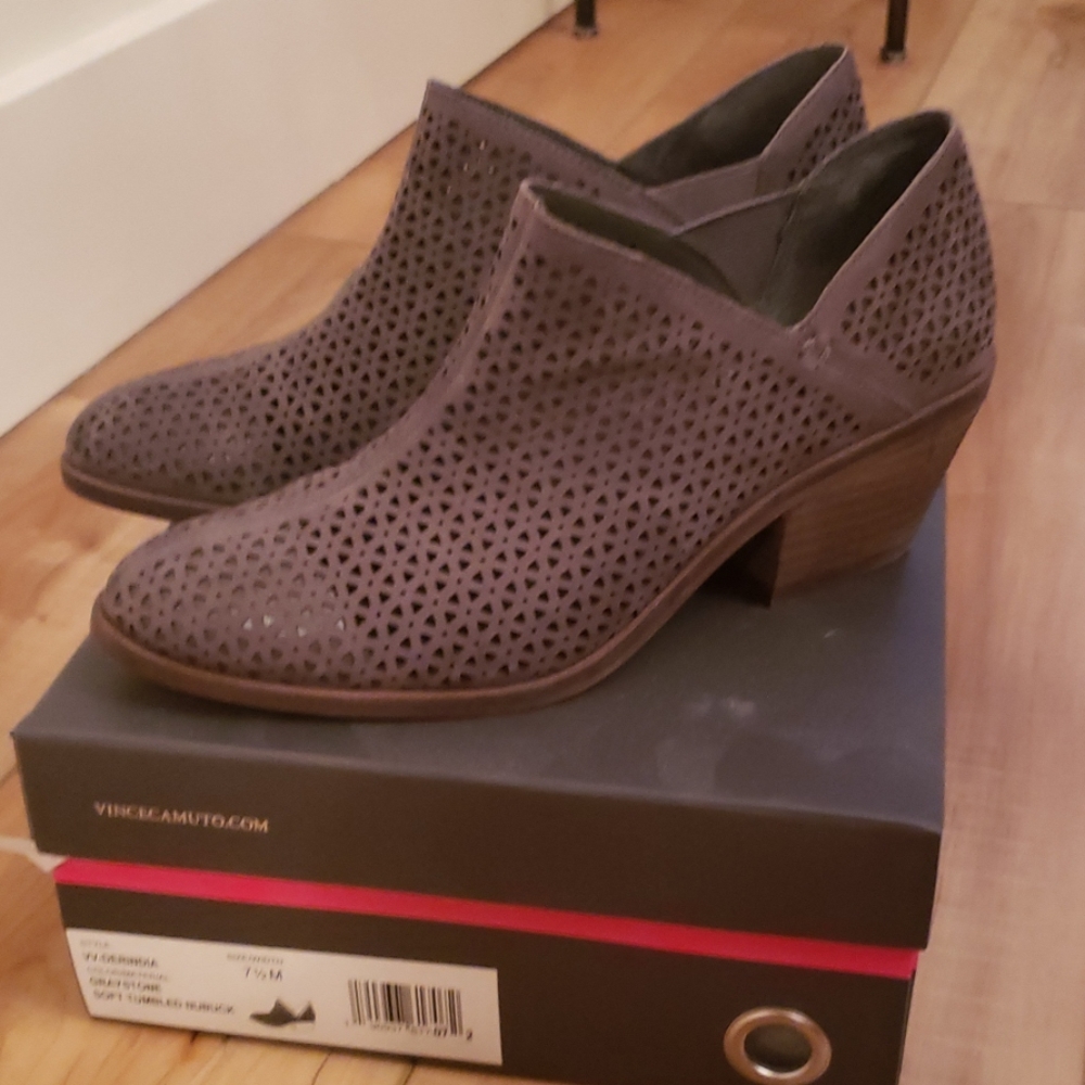 Vince Comuto Derindia ankle bootie